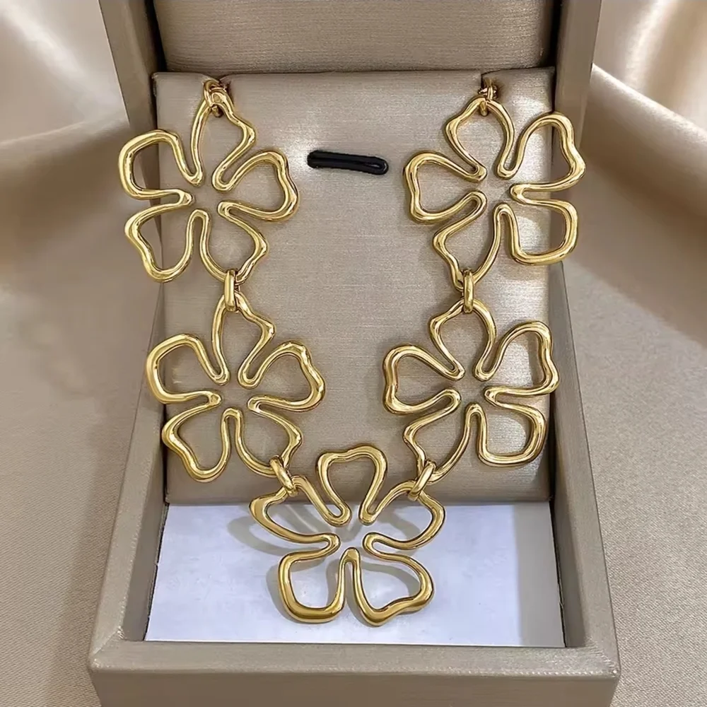 Gold Floral Link Necklace - Picture 3 of 7